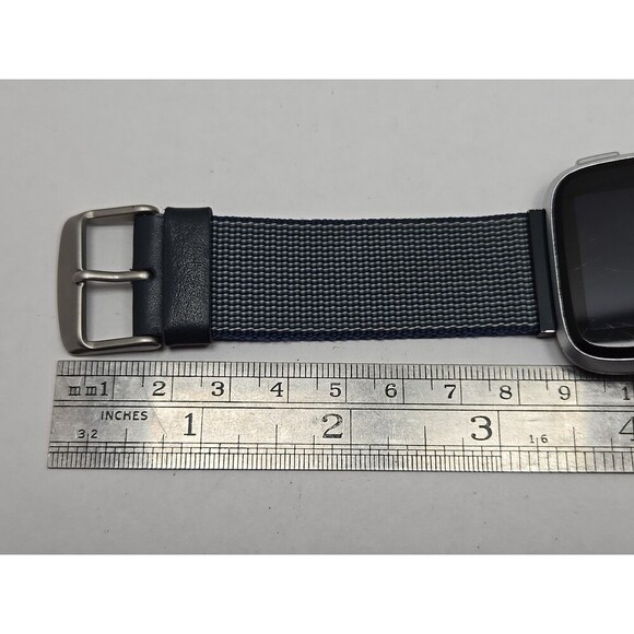 Fitbit Versa FB504 Smartwatch Fitness Heart Rate Bluetooth Extr Bands No Charger - Picture 9 of 13